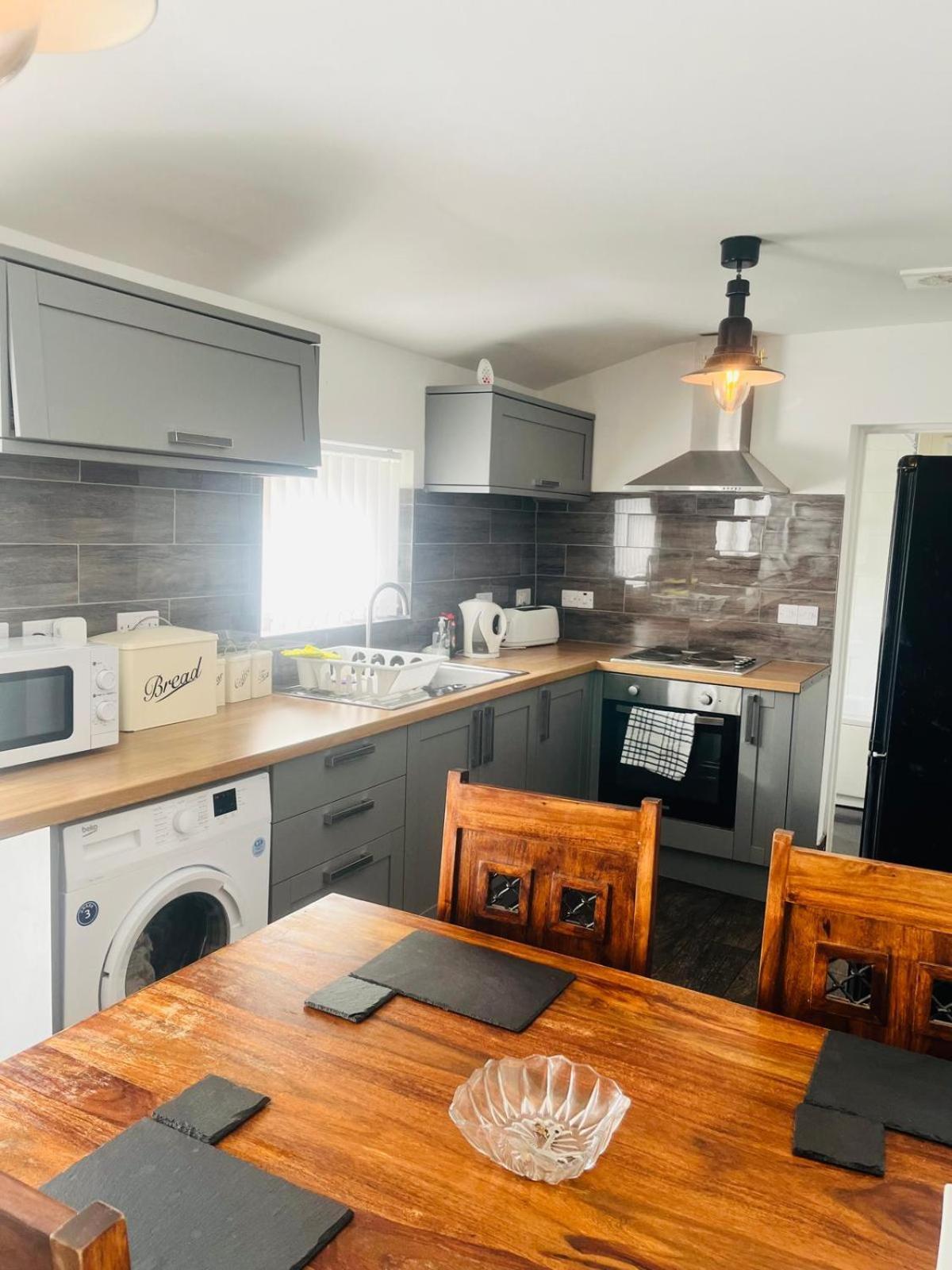 Апартаменты Rj S House Мертир-Тидвилл Экстерьер фото